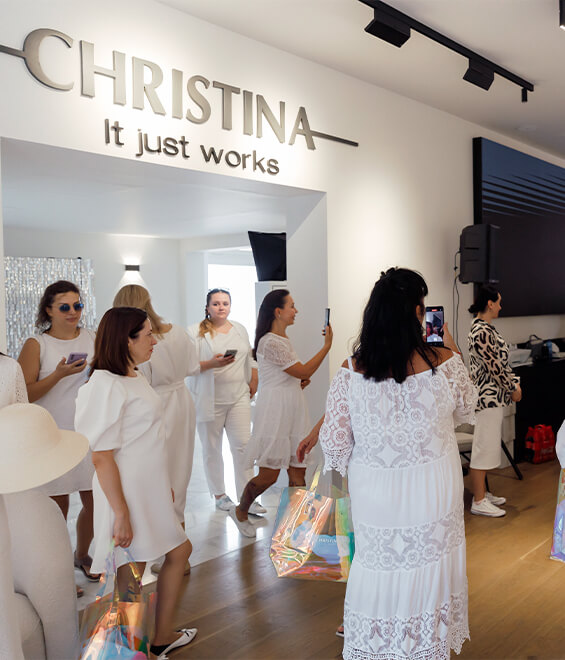 Christina Cosmeceuticals kezelés kipróbálása – saját bőrön tapasztalható prémium bőrápolás.